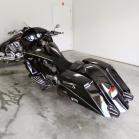 062 - Black, green and gold. How to travel in style